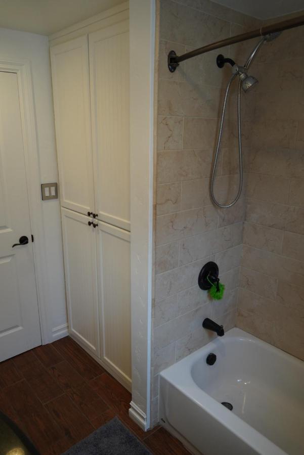 Cozy Family Hideaway, Sleeps 8, 4 Tv'S Yard, Shops Villa Simi Valley Exterior photo